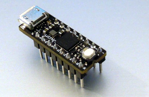 uChip Tarjeta MCU compatible con Arduino Cero en encapsulado 16-DIP