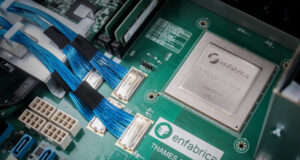 Chip SuperNIC ACF de 3,2 TB/s Chip SuperNIC ACF de 3,2 TB/s